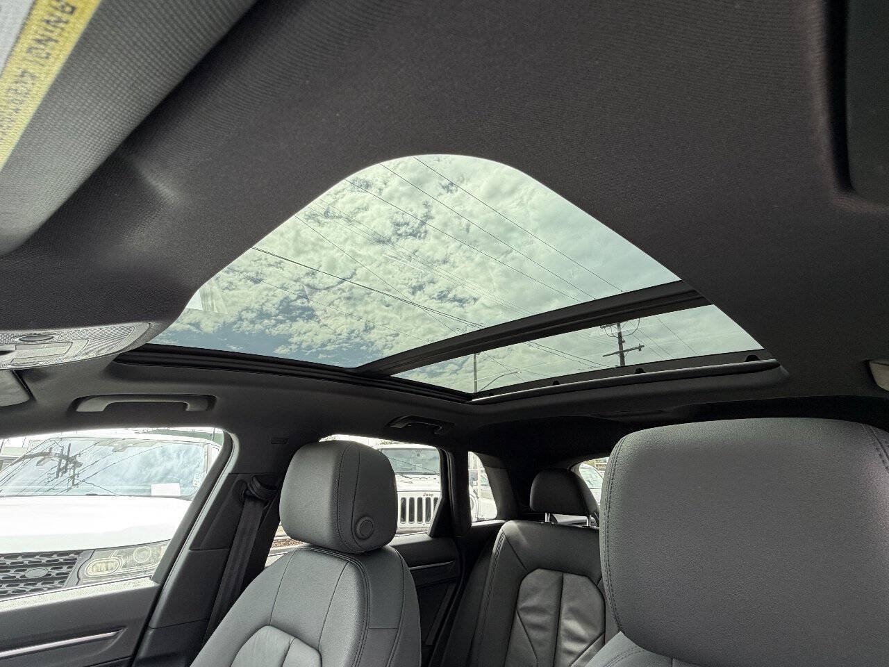 Used 2020 Audi Q3 2.0T Premium Plus w/ Premium Plus Package AWD/4WD image 16