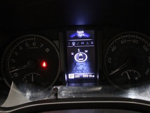 Used 2021 Toyota Tacoma TRD Sport w/ TRD Premium Sport Package AWD/4WD image 11
