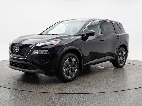Used 2025 Nissan Rogue SV image 3