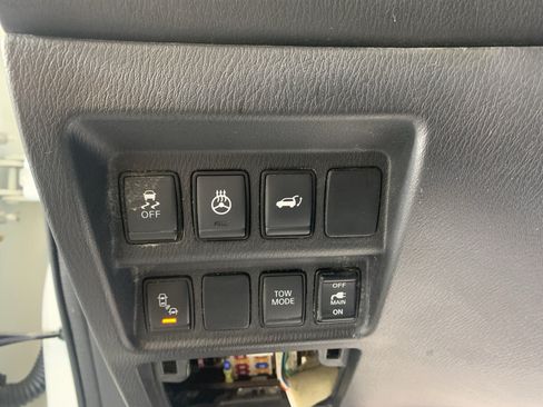 Used 2019 Nissan Pathfinder SL AWD/4WD image 16