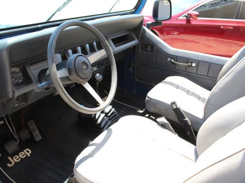 Used 1993 Jeep Wrangler S image 28