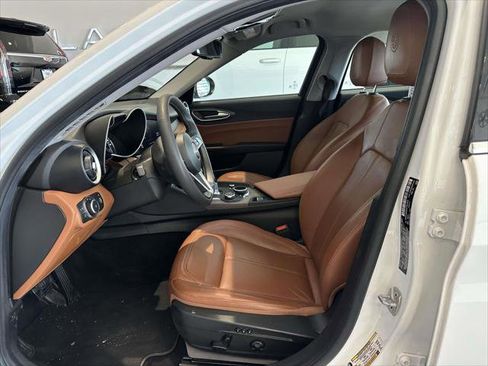 Used 2019 Alfa Romeo Giulia Ti image 13
