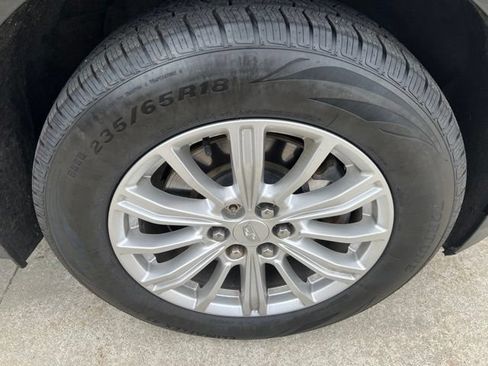 Used 2017 Cadillac XT5 FWD image 8