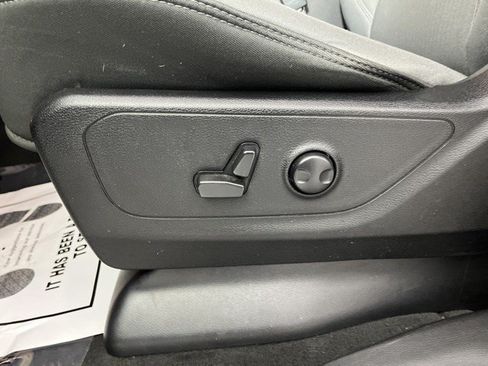 Used 2022 RAM 1500 Big Horn AWD/4WD image 32