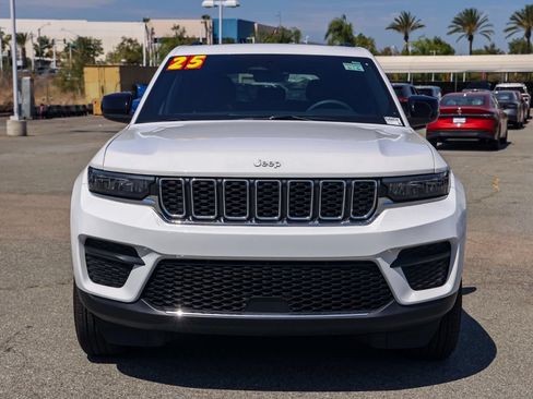 Used 2025 Jeep Grand Cherokee Laredo X AWD/4WD image 9