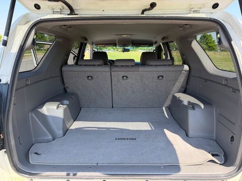 Used 2007 Toyota 4Runner SR5 AWD/4WD image 17