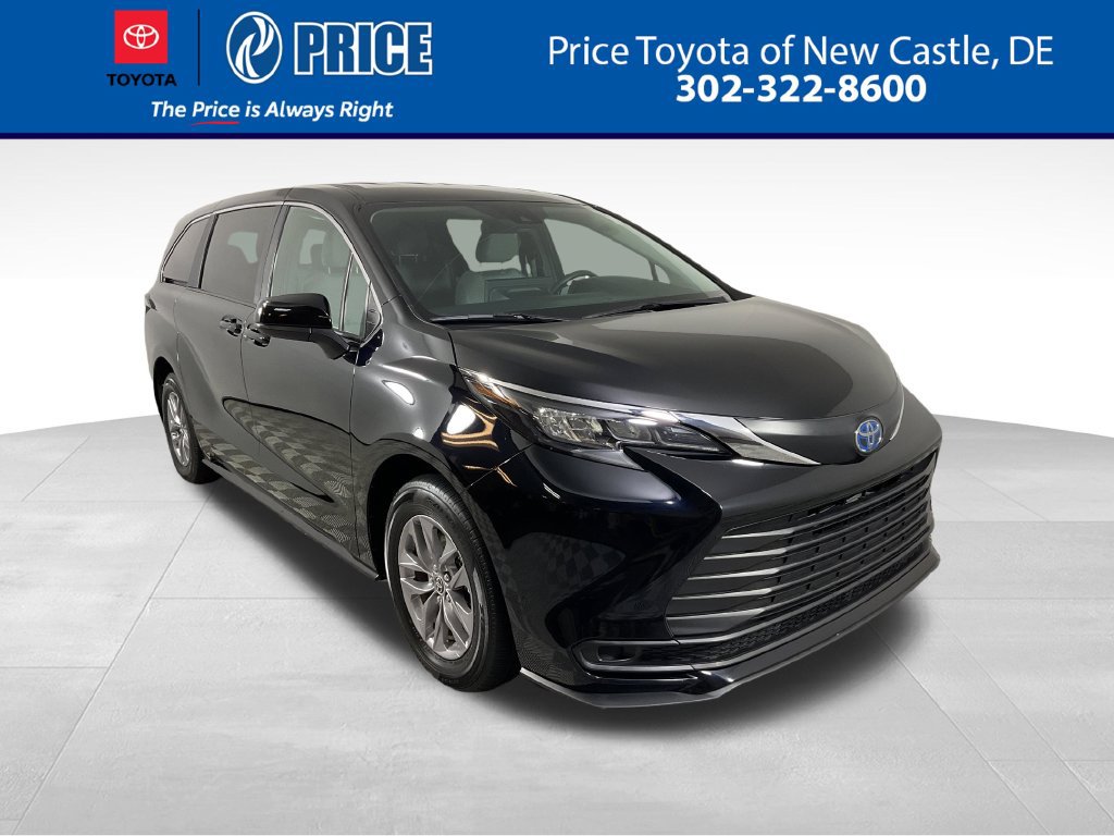 Used 2025 Toyota Sienna LE FWD image 1