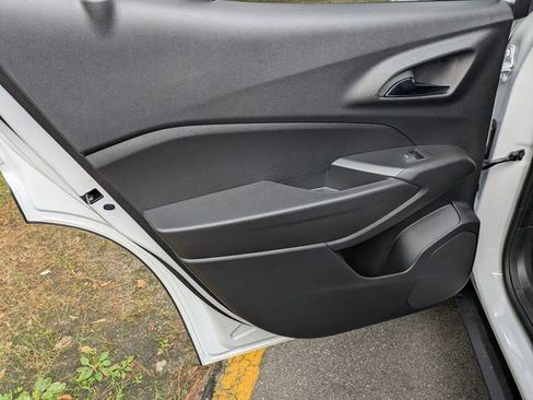 New 2026 Chevrolet Trax LT w/ Sunroof Package FWD image 22