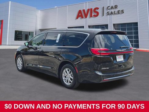 Used 2025 Chrysler Pacifica Select FWD image 7
