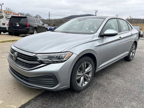 Used 2024 Volkswagen Jetta SE image 6