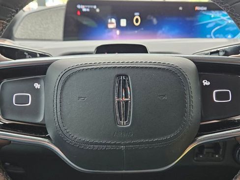 Used 2025 Lincoln Navigator L Reserve image 16