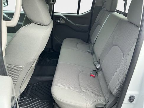 Used 2020 Nissan Frontier SV image 14