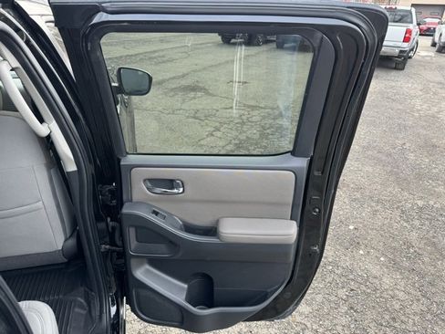 Used 2022 Nissan Frontier SV image 14