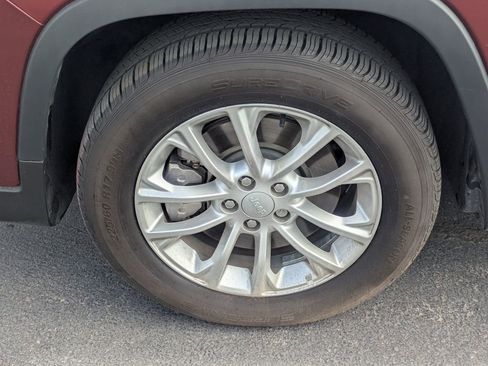 Used 2019 Jeep Cherokee Latitude w/ Popular Appearance Group image 13