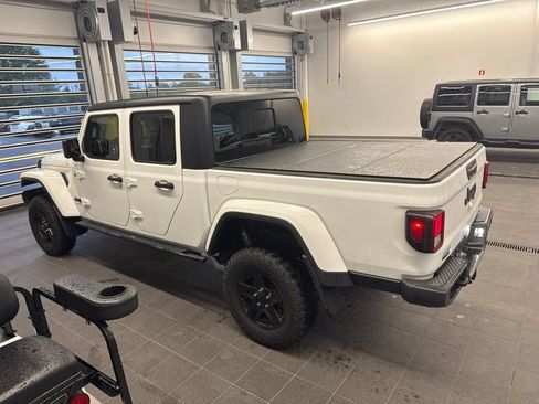 Used 2021 Jeep Gladiator Sport AWD/4WD image 5