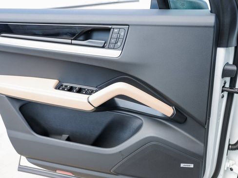 Certified 2026 Porsche Cayenne AWD/4WD image 23