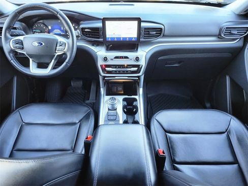 Used 2022 Ford Explorer XLT w/ Equipment Group 202A image 12