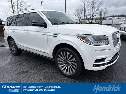 Used 2021 Lincoln Navigator Reserve image 1