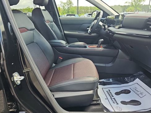 Used 2025 Nissan Kicks SR FWD image 14