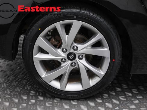 Used 2016 Hyundai Veloster image 28