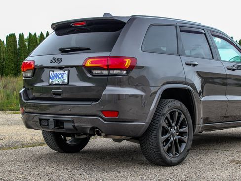 Used 2021 Jeep Grand Cherokee Laredo X AWD/4WD image 9