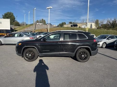 Used 2019 Jeep Cherokee Latitude w/ Cold Weather Group AWD/4WD image 5