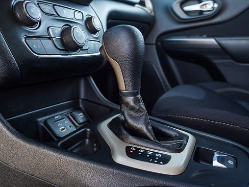 Used 2016 Jeep Cherokee Latitude w/ Safety/Convenience Group image 25