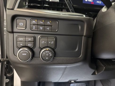 New 2026 Chevrolet Suburban LT image 20