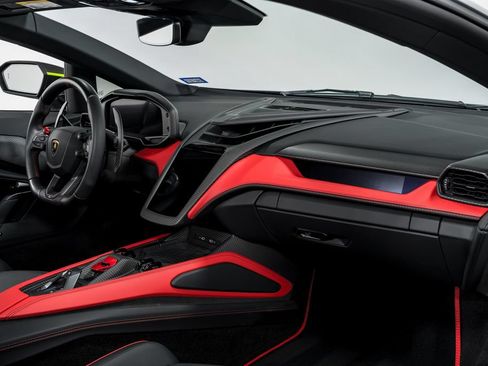 Used 2024 Lamborghini Revuelto AWD/4WD image 31
