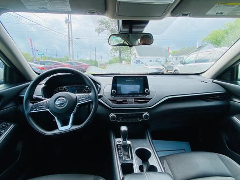 Used 2022 Nissan Altima 2.5 SV FWD image 7