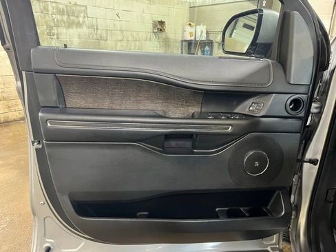 Used 2020 Ford Expedition Limited w/ Equipment Group 302A AWD/4WD image 5