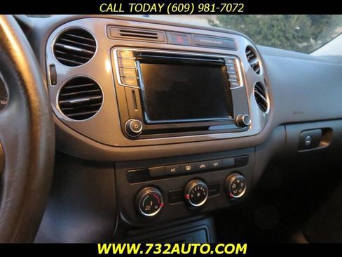 Used 2017 Volkswagen Tiguan Limited w/ Premium Package image 11