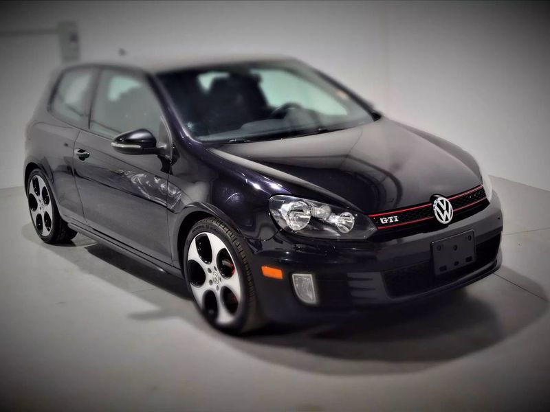 Used 2011 Volkswagen Golf 4-Door image 1