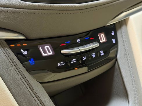 Certified 2024 Cadillac XT5 Premium Luxury FWD image 33