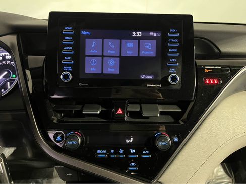 Used 2022 Toyota Camry LE image 10