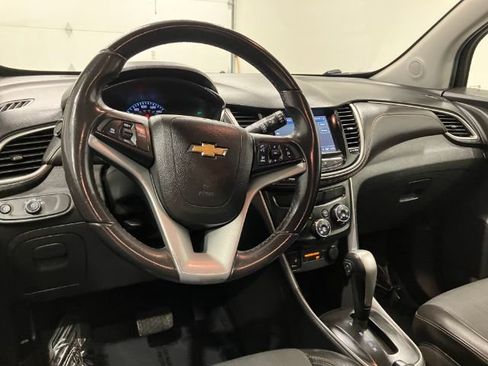 Used 2018 Chevrolet Trax LT w/ LT Convenience Package AWD/4WD image 29