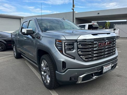 Used 2023 GMC Sierra 1500 Denali w/ Denali Reserve Package AWD/4WD image 1