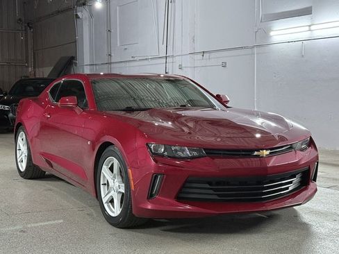 Used 2018 Chevrolet Camaro LT image 3