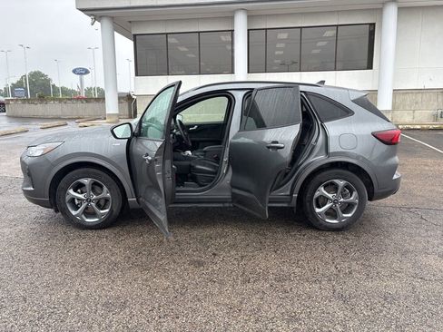 Used 2023 Ford Escape ST-Line w/ Tech Pack #1 AWD/4WD image 4