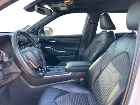Used 2022 Toyota Highlander XSE image 9