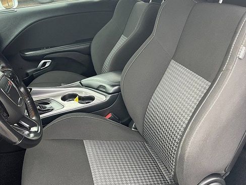 Used 2022 Dodge Challenger GT RWD image 11