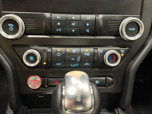Used 2020 Ford Mustang Coupe RWD image 17