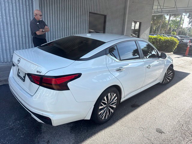 Used 2024 Nissan Altima 2.5 SV w/ SV Premium Package FWD image 8
