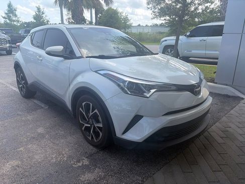 Used 2019 Toyota C-HR XLE FWD image 2