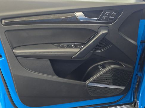 Used 2020 Audi Q5 e Prestige w/ Prestige Package image 36