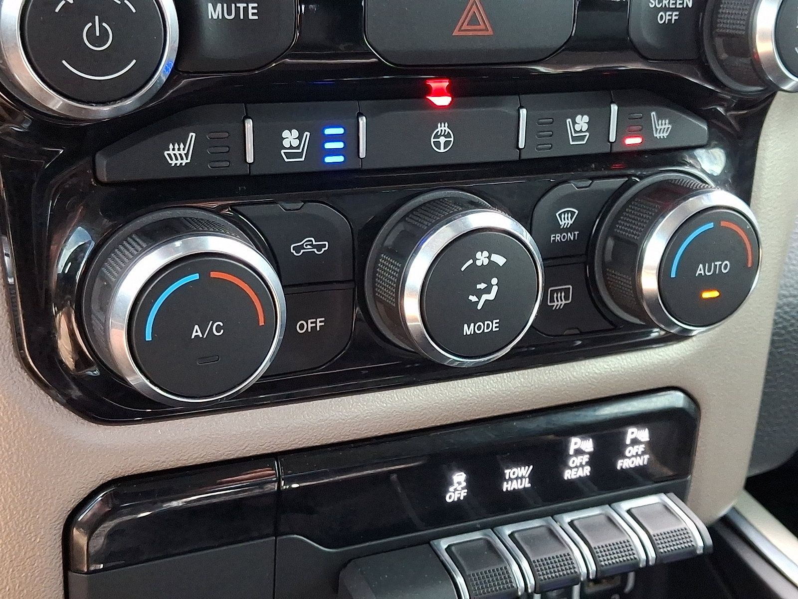 Used 2022 RAM 1500 Laramie AWD/4WD image 15