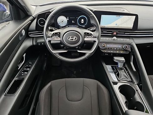 Used 2024 Hyundai Elantra SEL w/ Convenience Package image 12