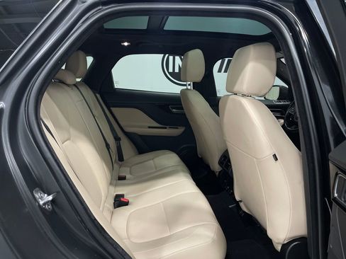 Used 2020 Jaguar F-PACE Premium image 32