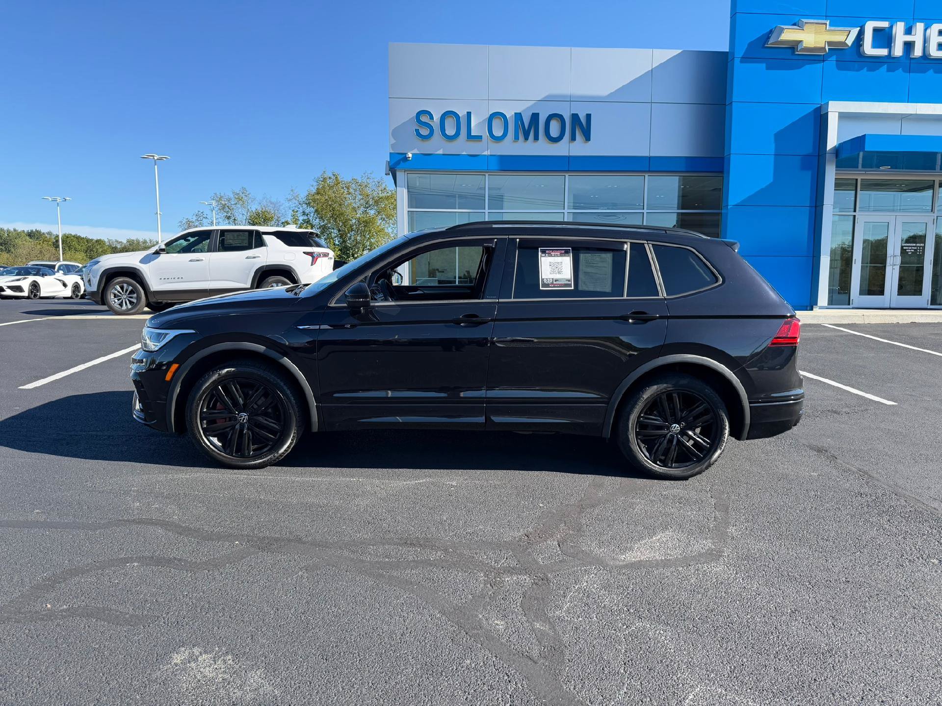 Used 2022 Volkswagen Tiguan SE R-Line AWD/4WD image 3