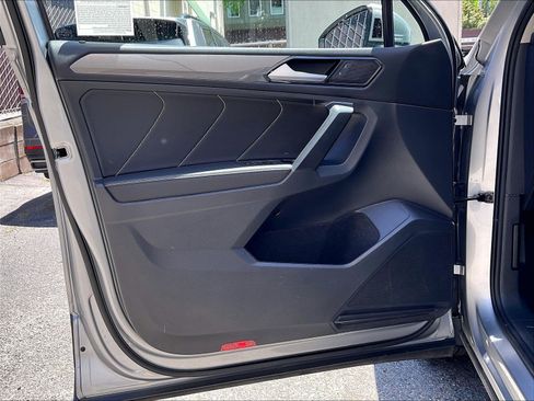 Certified 2023 Volkswagen Tiguan SE w/ Panoramic Sunroof Package FWD image 22